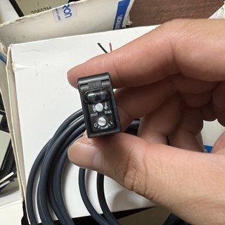 Cảm Biến Quang Omron E3Z-D82 PNP 2M