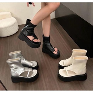 Giày bốt nữ 2024 Phong cách mới Đế dày cao 5cm Xỏ Ngón Phối Dây Ngang Chất Da Mềm Êm Chân Boot