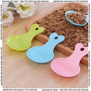 Muỗng xúc đồ ăn cho thú cưng