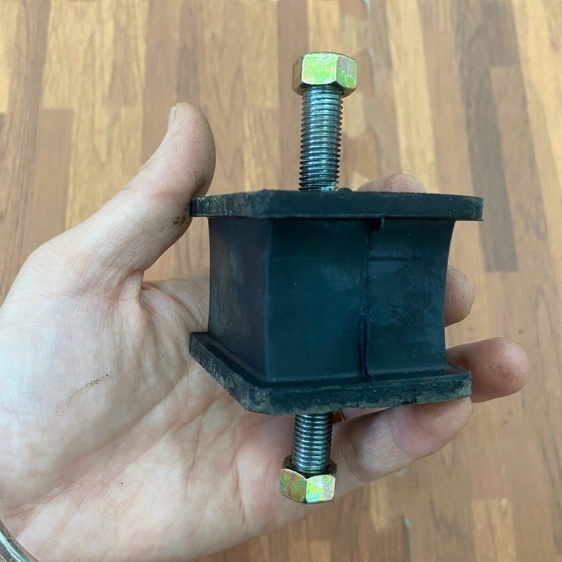 Cao su giảm chấn chân máy xe máy, xe ba gác, xe công nông, xe ô tô, tàu thuyền