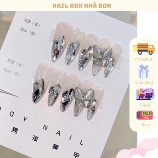 Nail box sơn gel thiết kế đính đá khối