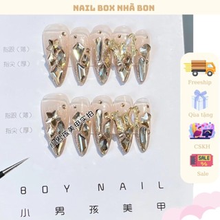 Nail box sơn gel thiết kế đính đá khối