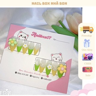 Nail box gắn charm hoa nổi xinh xắn