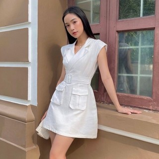 RECHIC Đầm Ngắn Hinalisy Màu Trắng cổ vest có thắt lưng thượng xinh xắn dạo phố công sở