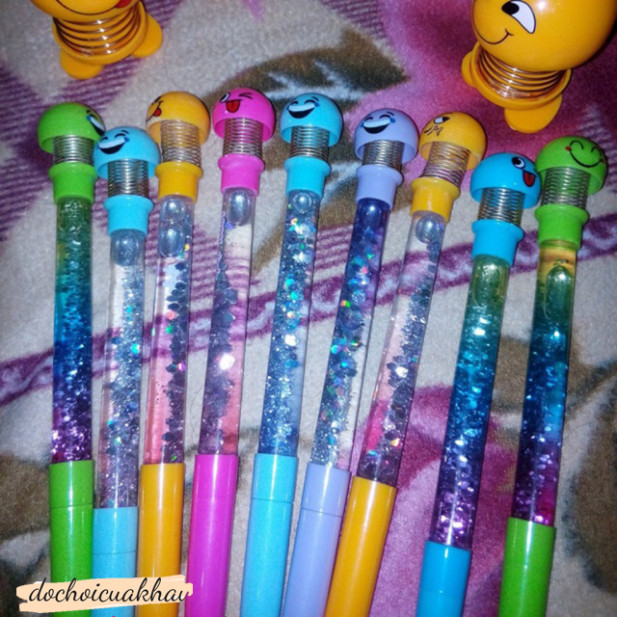 Bút Nước Nhũ Mặt Cười Emoji - BÚT BI NƯỚC EMOJI LÒ XO CỰC HOT, CỰC CUTE, BẮT KỊP TREND