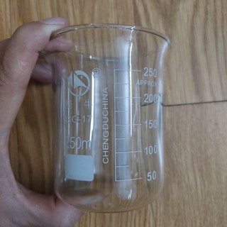 Cốc thủy tinh 500ml chia vạch, thiết kế có mỏ rót tiện lợi