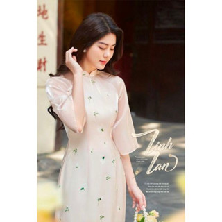  Áo dài cách tân Voan tơ thêu hoa nổi 4 tà xinh xắn 2 màu be và xanh cốm AD010 . 