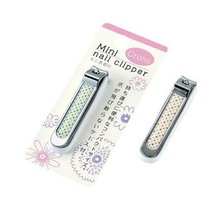Bấm móng tay người lớn Nhật Bản