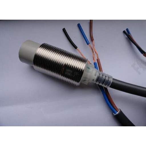 Cảm biến tiệm cận Omron E2E-X10MF1