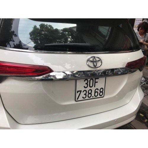 Ốp tay mở cốp, thanh đít cốp xe Fortuner 2017 2018 2019 2020 mạ Crom