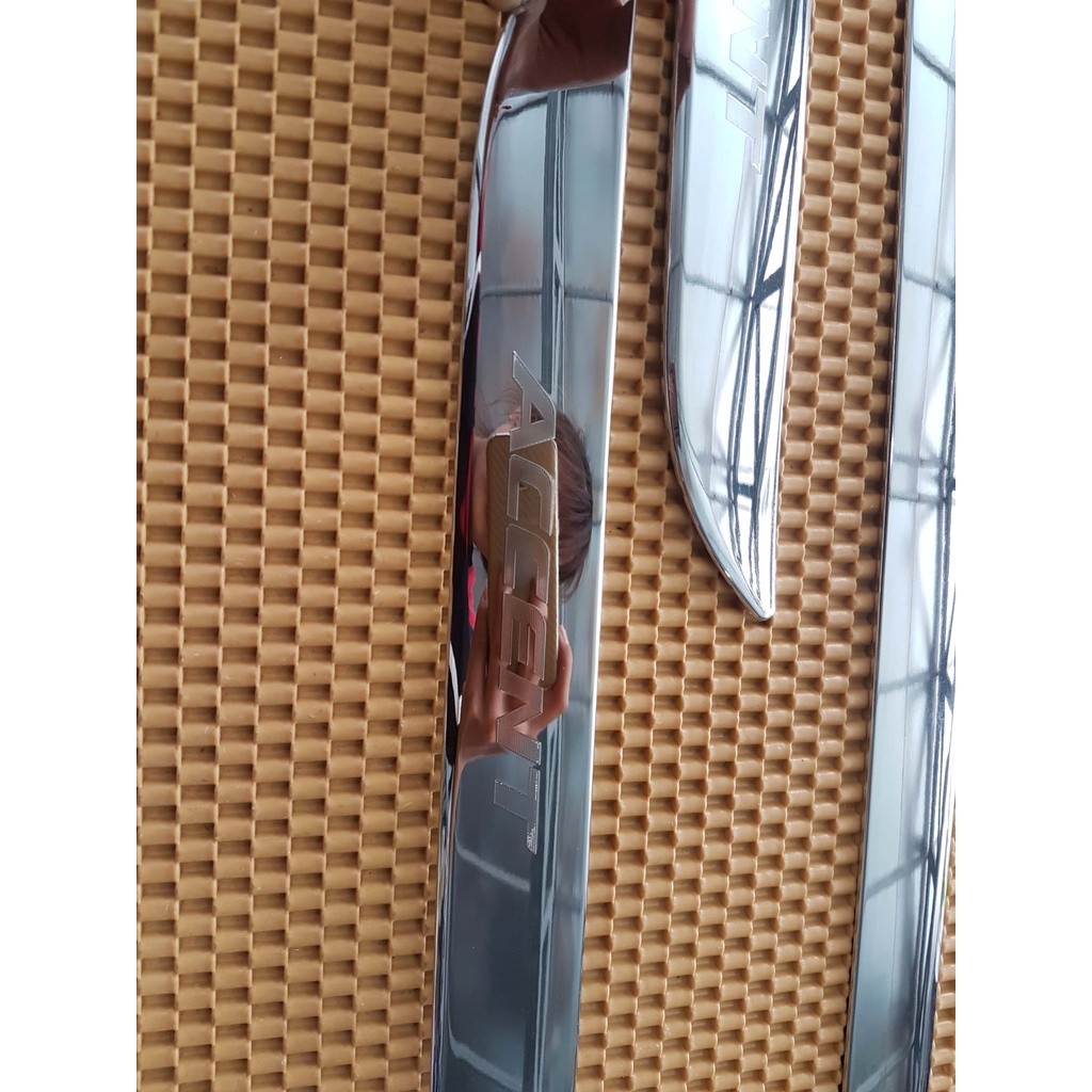 Nẹp sườn Hyundai Accent, ốp sườn xe Hyundai Accent 2018-2021 mẫu có chữ