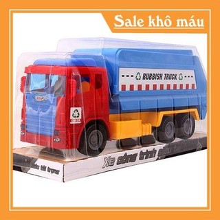 Xe chạy đà chở rác