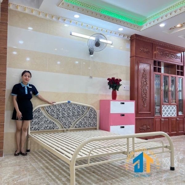 Giường sắt kiểu tròn 1m8 dài 2m