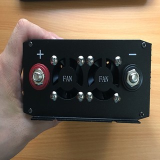 Bộ kích điện ắc quy 12v Sin chuẩn 2000W thiết kế gọn nhẹ, an toàn khi sử dụng.
