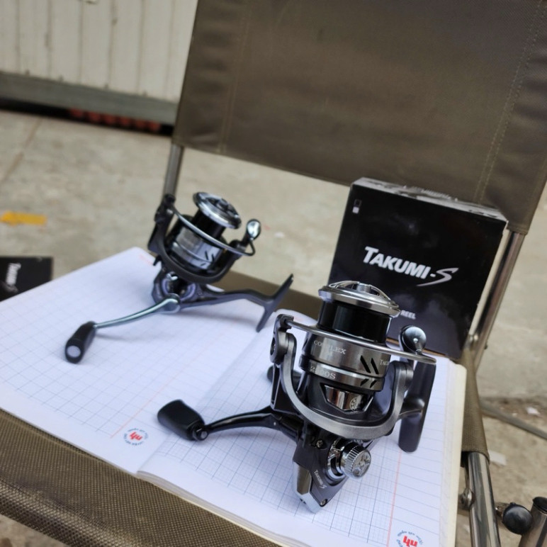 Máy câu TaKumi LM e về 2 Size 2500 và 3000 - Máy có 2 phiên bản tay đôi và đơn - Máy 2500 cối Nông -