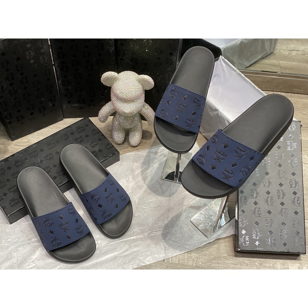 SLIDE SANDAL MCM  'BLUE NAVY'. DÉP MCM  XANH NAVY NHẬP TRUNG