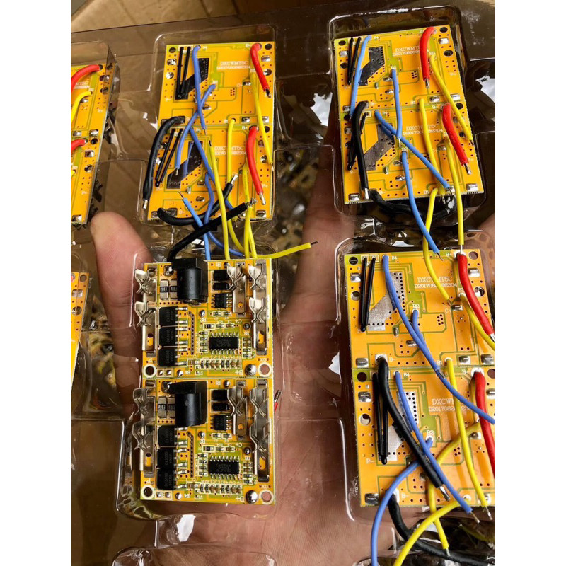 Mạc sạc pin máy khoan Makita 5S màu vàng chính hãng