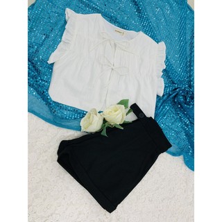 Áo croptop thắt dây GUMAC AB694