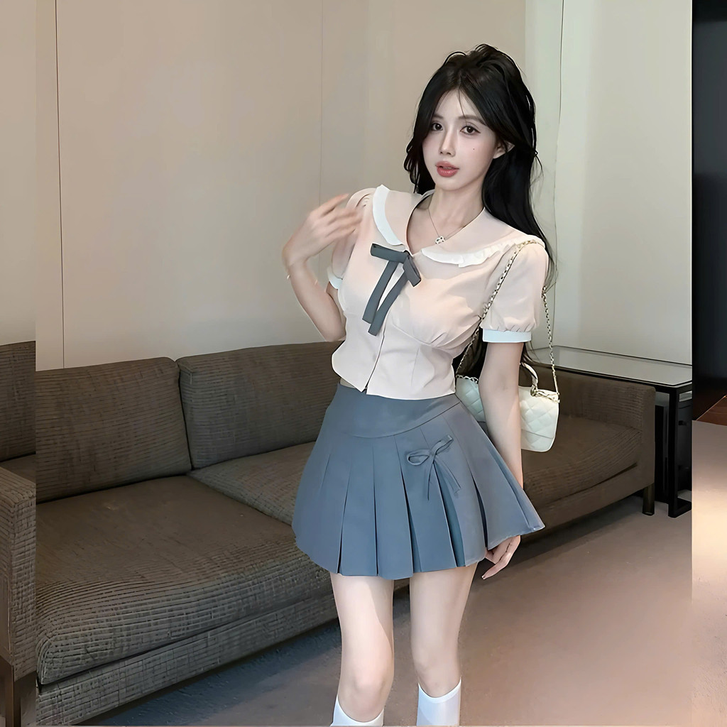 Set Tiểu Thư Hàn Quốc 2 Món Gồm Áo Sơ Mi Màu Hồng Viền Bèo Đính Nơ + Chân Váy Xếp Ly Màu Xám Có Quần Trong | BigBuy360 - bigbuy360.vn