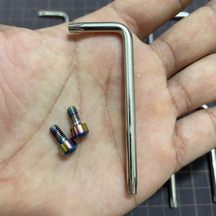 1 cặp ốc màu titan + lục abnzvcss666 agaubvz666