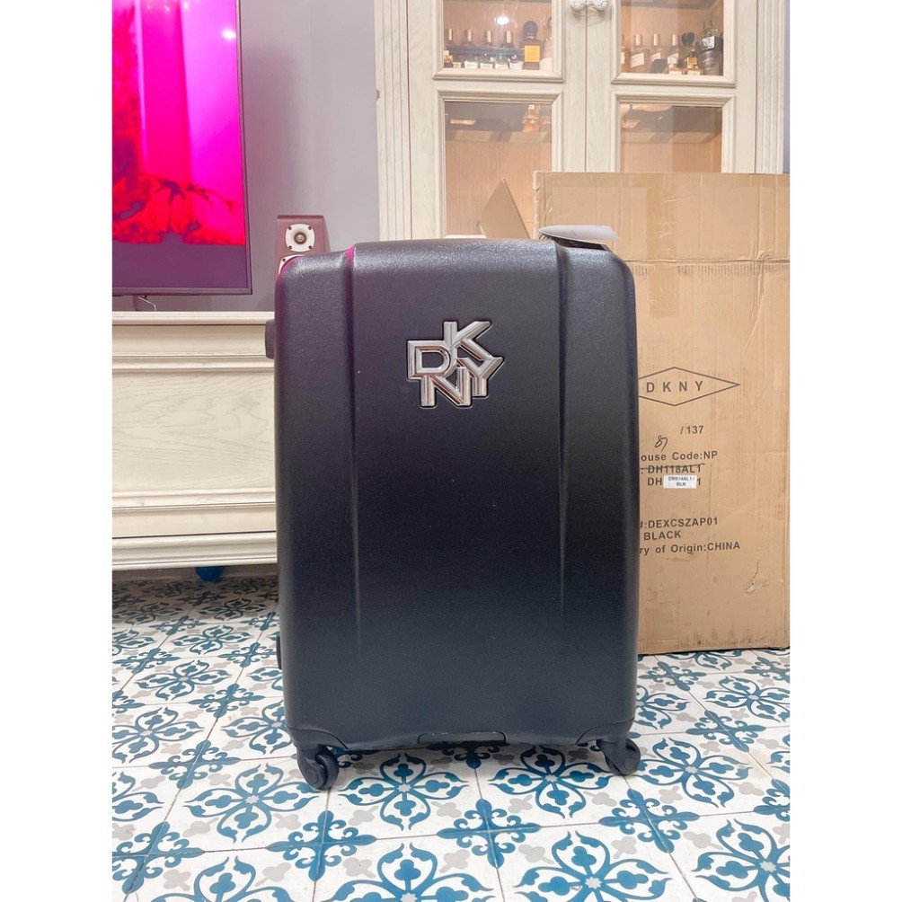 Vali DKNY màu đen - Size to (28 inch) (cao: 70cm, rộng: 50cm, sâu: 37cm) - Hàng Mỹ