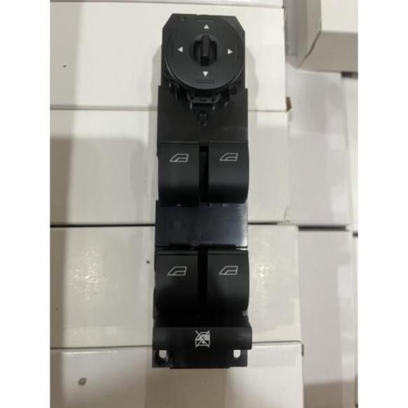 Công tắc lên xuống kính Ford Focus 2013-2016