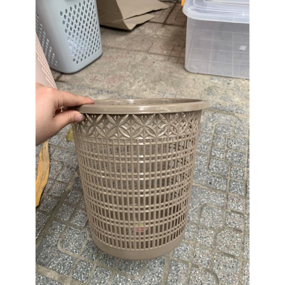 Hàng Chính Hãng Sọt rác nhựa có quai xách hoa đồng tiền Việt Nhật (5147). Kích thước: 26.5 x 17.5 x 27.5cm