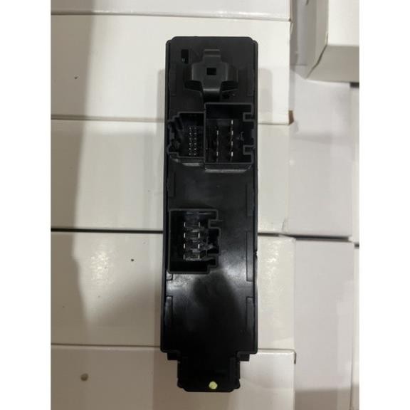 Công tắc lên xuống kính Ford Focus 2013-2016