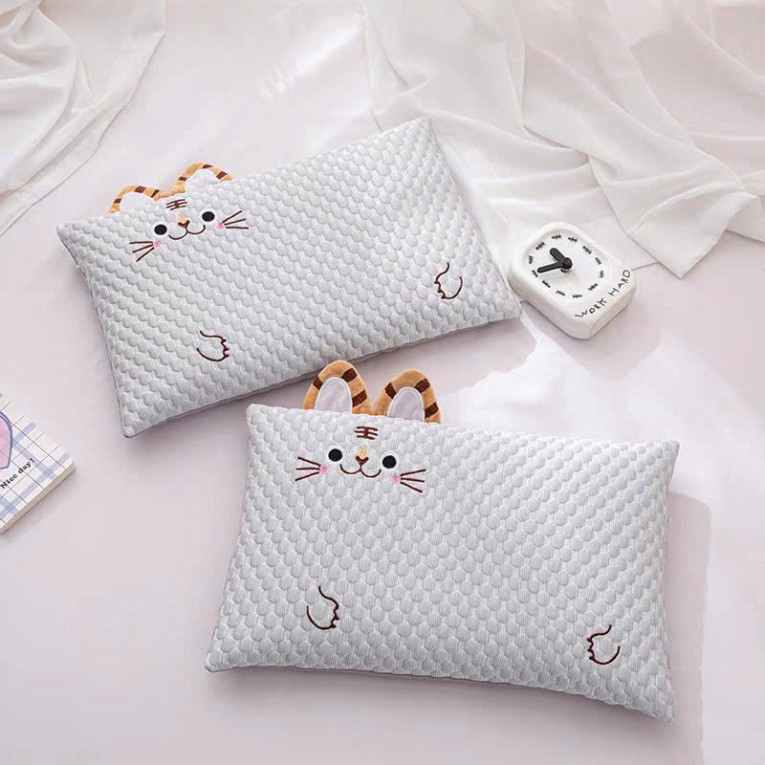 Gối Băng Lụa Lạnh Hình Mèo Thoáng Mát, Gối Mát-xa Cho Bé Mang Đi Học KT 30x50 cm