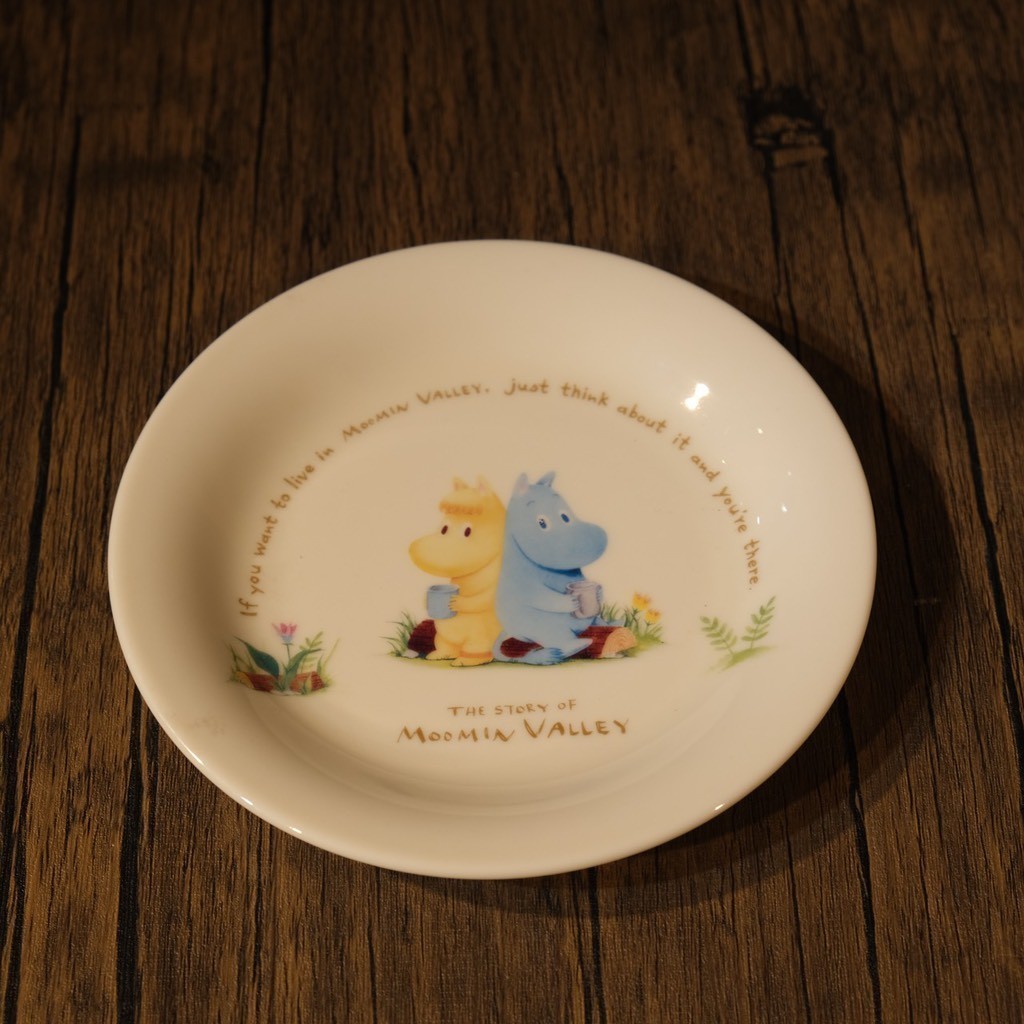 Đĩa mộc vẽ nhân vật Moomin Valley (triện đáy)