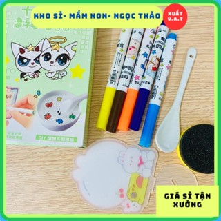 Hộp 5 Bút Vẽ Nổi Trên Mặt Nước có kèm thìa và bảng vẽ nhựa