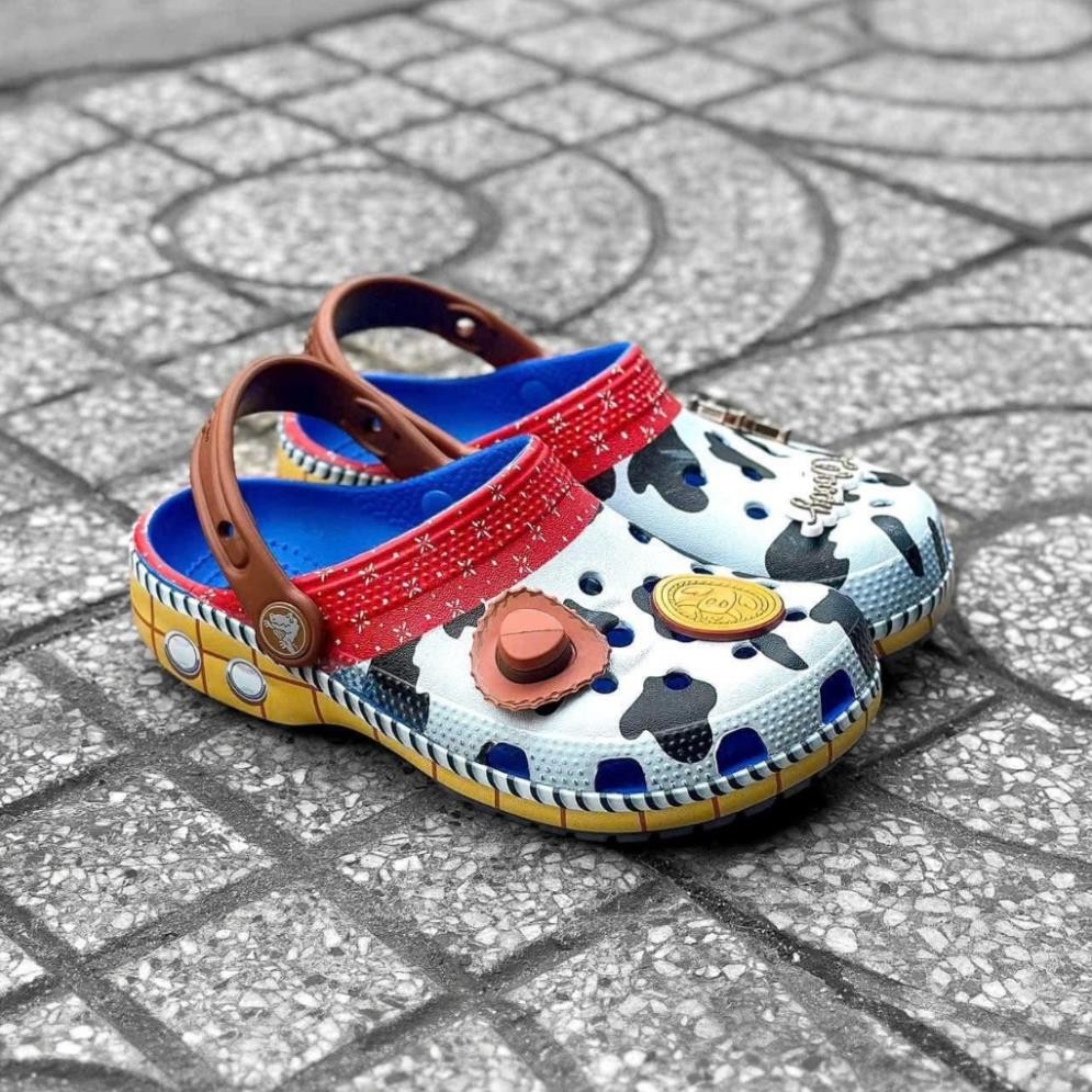 Dép Crocs Woody Toy Story cho bé