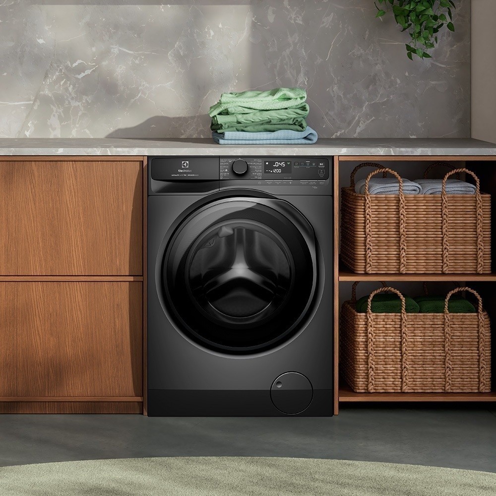 Free giao lắp - Máy giặt cửa ngang 10kg UltimateCare 700 - Xám đen Onyx EWF1043R7SC | BigBuy360 - bigbuy360.vn