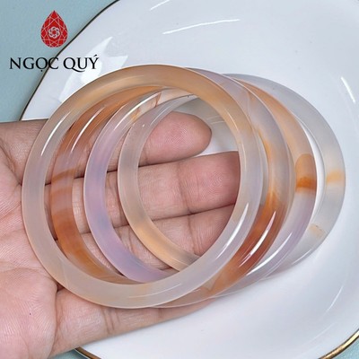 Vòng mã não chalcedony bản tròn trắng ánh cam cong 6mm - Ngọc Quý