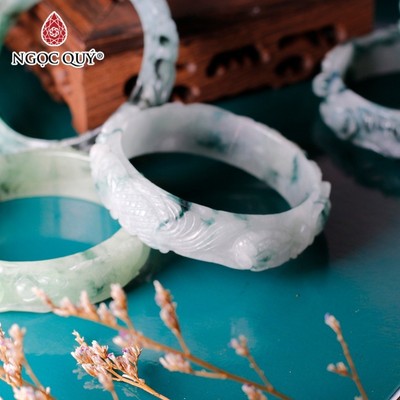 Vòng cẩm thạch - Vòng phỉ thúy khắc cá chép hoa sen type B - Ngọc Quý