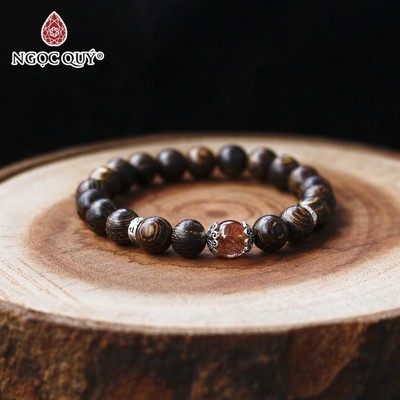 Vòng trầm sánh tròn 8mm phối đá thạch anh tóc đỏ - Ngọc Quý