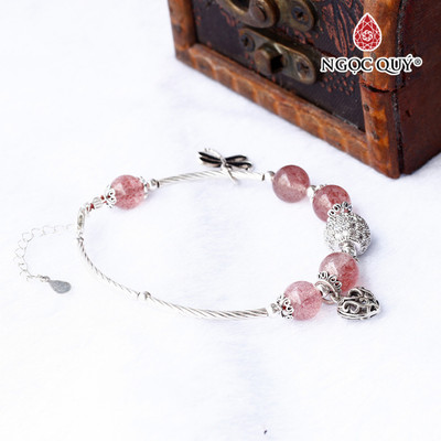 Vòng tay đá thạch anh dâu phối charm trái tim Mẫu VC0798 - Ngọc Quý