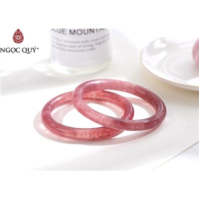 Vòng thạch anh dâu strawberry quartz liền khối - Ngọc Quý