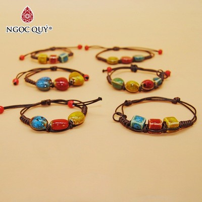Vòng tay kết dây sáp hạt gốm sứ - Ngọc Quý