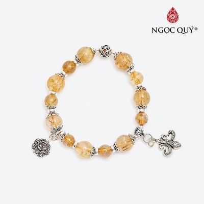 Vòng tay thạch anh tóc vàng phối charm hoa sen hạt 8mm Mẫu VC0592 - Ngọc Quý