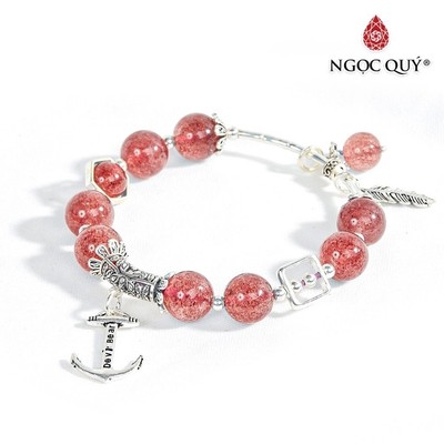 Vòng thạch anh ưu linh dâu đỏ phối charm mỏ neo Mẫu VC0764  - Ngọc Quý