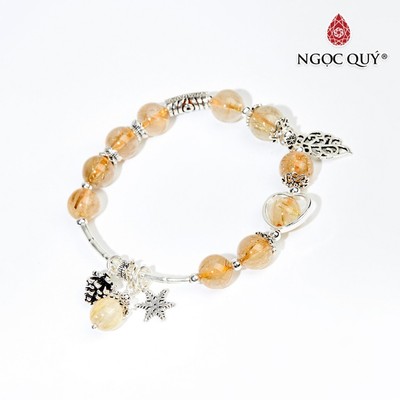 Vòng tay thạch anh tóc vàng charm lá S925 hạt 8mm Mẫu VC0609 - Ngọc Quý