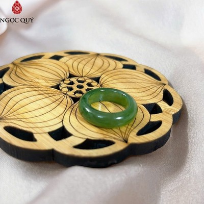 Nhẫn đá Ngọc Bích bản hẹ - Ngọc Quý