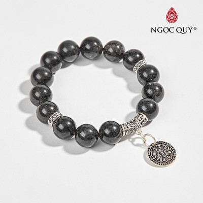 Vòng tay thạch anh tóc đen phối charm lục tự treo hạt 12mm Mẫu VC0580 - Ngọc Quý