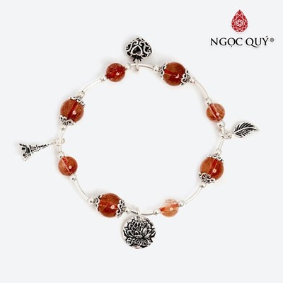 Vòng tay thạch anh tóc đỏ phối charm hoa sen hạt 10mm Mẫu VC0624 - Ngọc Quý