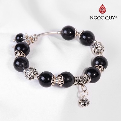 Vòng tay thạch anh tóc đen phối charm hoa sen treo Mẫu VC0570 - Ngọc Quý