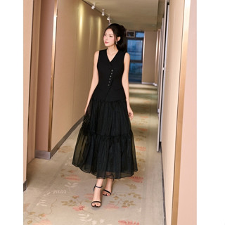 Set bộ thiết kế áo gile chất twill silk phối chân váy dáng dài màu đen sang chảnh YOONA - EHK13X270