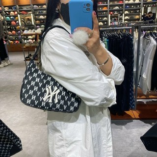 Túi kẹp nách DENIM MLB màu đen