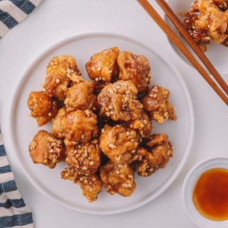 Dầu mè Light F&S chai 2L