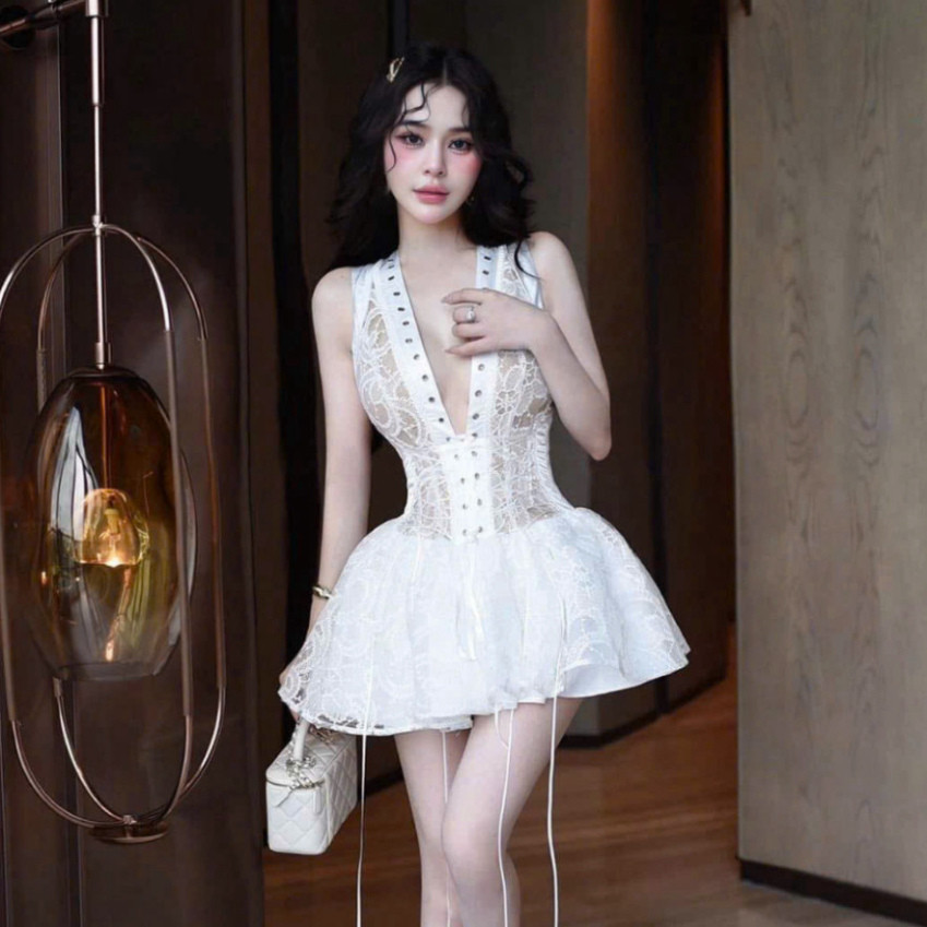 Váy 2 Dây Cổ V Đính Oze Cá Tính Dáng Xòe VEROMODA Chất Liệu Ren Cao Cấp Đẹp Quyến Rũ ,Sang Trọng | BigBuy360 - bigbuy360.vn